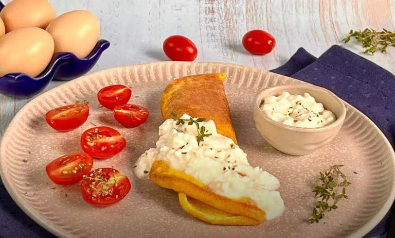 OMELETE SUFLÊ COM QUEIJO COTTAGE